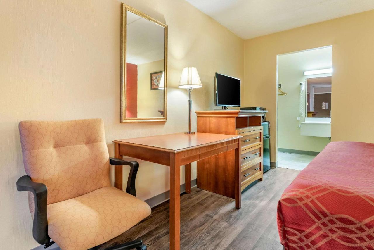 Super 8 By Wyndham Perrysburg-Toledo Hotel Ngoại thất bức ảnh