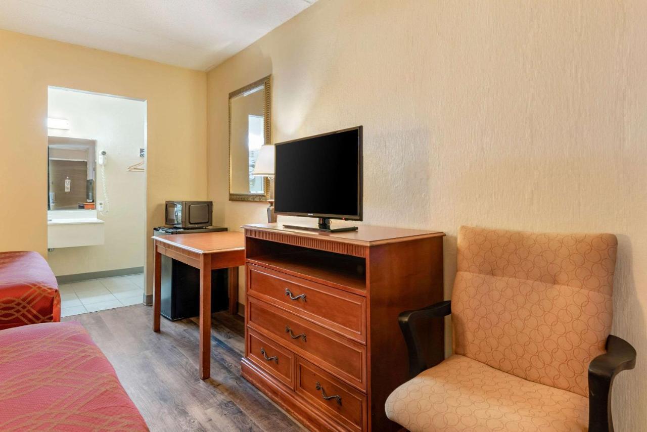 Super 8 By Wyndham Perrysburg-Toledo Hotel Ngoại thất bức ảnh