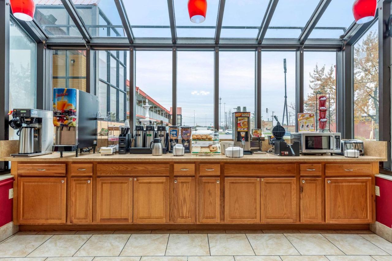 Super 8 By Wyndham Perrysburg-Toledo Hotel Ngoại thất bức ảnh